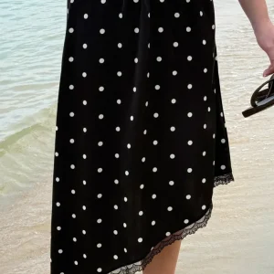 Say INA Copenhagen Skjørt - Nellie Assymmetric - Black W. White Dots